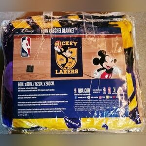 TWIN SIZE MICKEY MOUSE LAKERS BLANKET